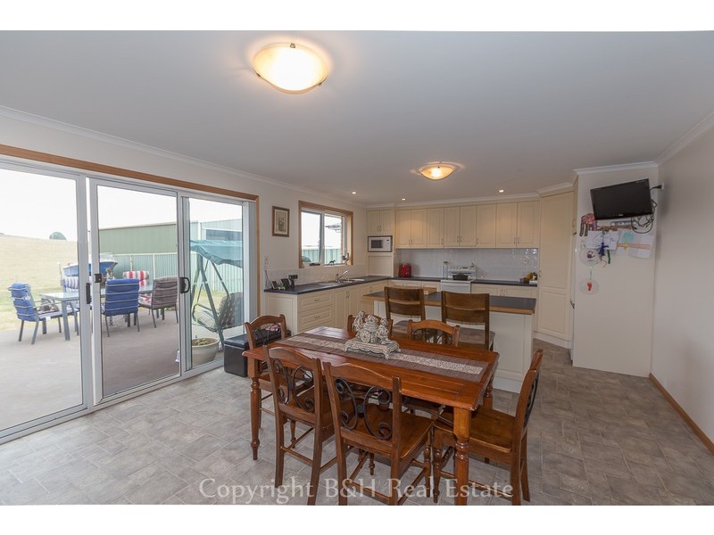 110 Pine Road, Penguin TAS 7316