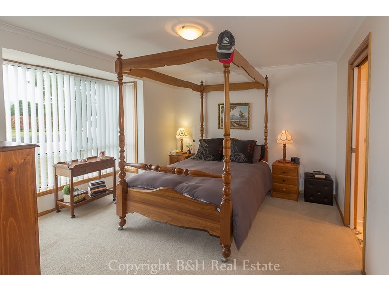 110 Pine Road, Penguin TAS 7316