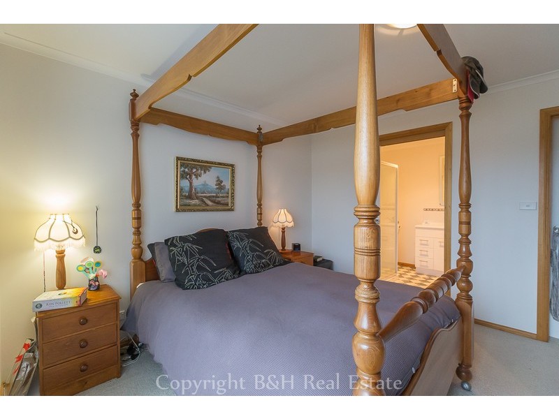 110 Pine Road, Penguin TAS 7316