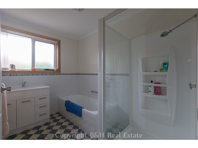 110 Pine Road, Penguin TAS 7316