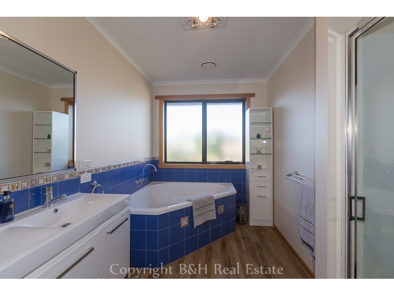 12 St Andrews Drive, Devonport TAS 7310