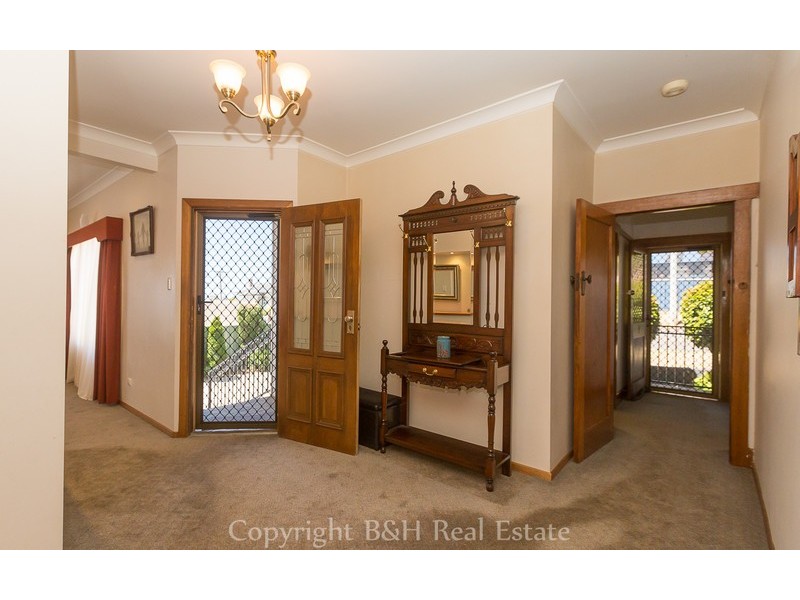 6 Duke Street, Upper Burnie TAS 7320