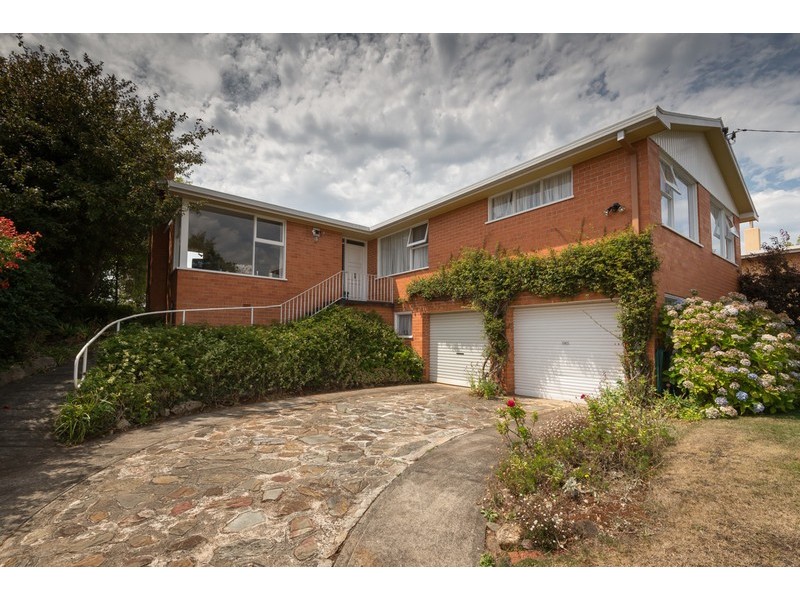 8 Futuna Avenue, Park Grove TAS 7320