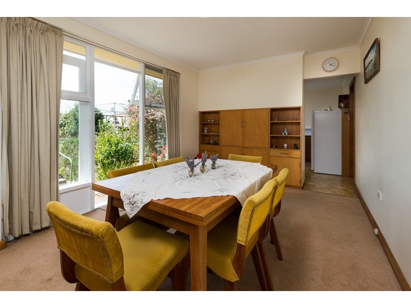 8 Futuna Avenue, Park Grove TAS 7320