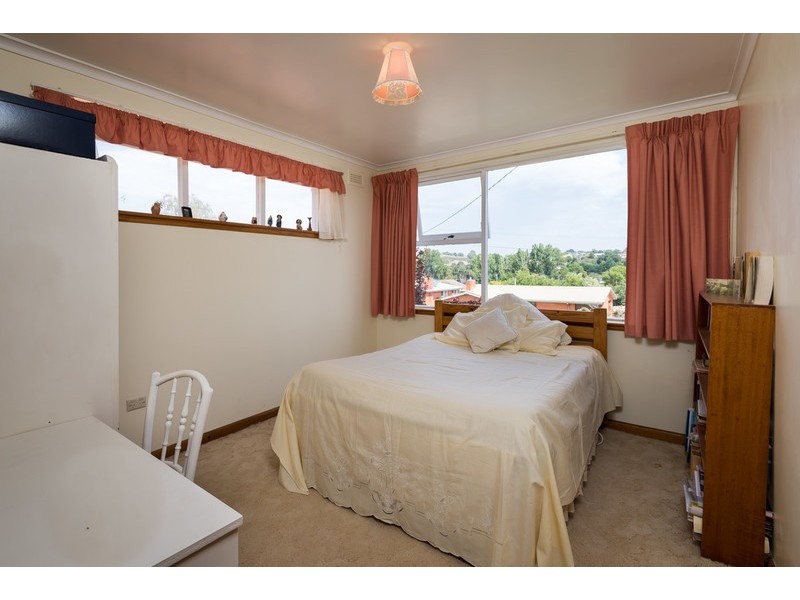 8 Futuna Avenue, Park Grove TAS 7320