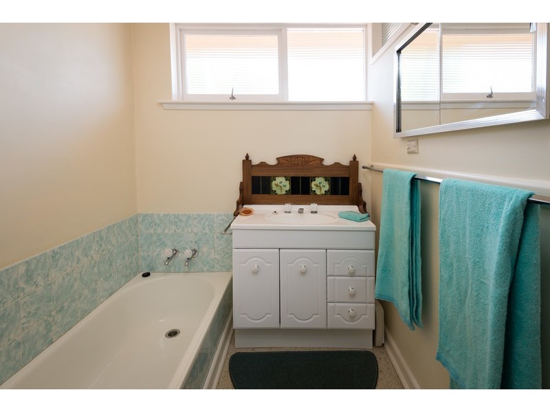 8 Futuna Avenue, Park Grove TAS 7320