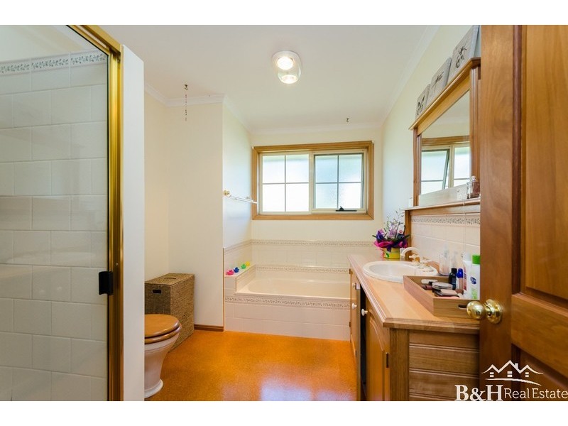9 West Mooreville, Park Grove TAS 7320