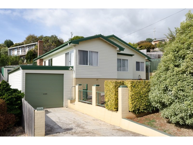11 Elizabeth Street, Penguin TAS 7316