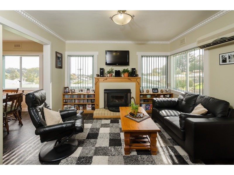 11 Elizabeth Street, Penguin TAS 7316