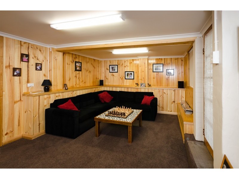 11 Elizabeth Street, Penguin TAS 7316