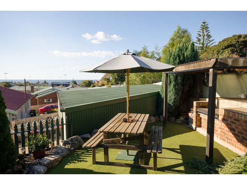 11 Elizabeth Street, Penguin TAS 7316