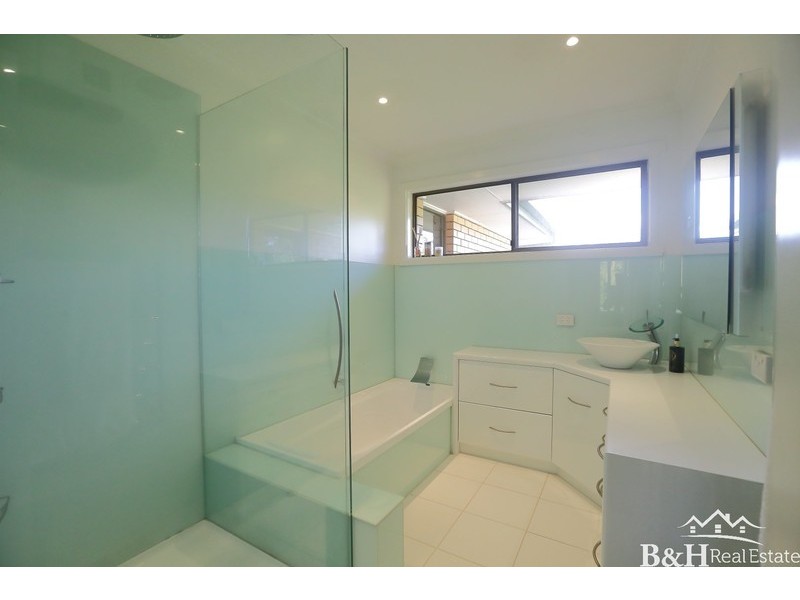 4 Table Cape Road, Wynyard TAS 7325