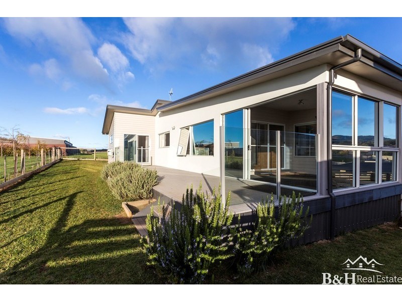 13 Bowman Drive, Penguin TAS 7316