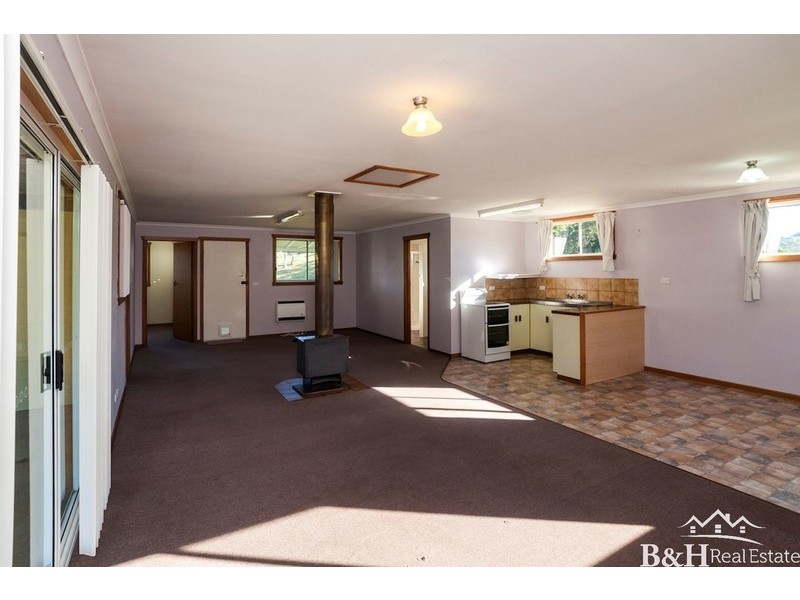 27 Blackwood Road, West Ulverstone TAS 7315