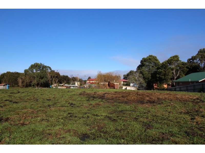 30 – 32 Harvey Street, Strahan TAS 7468