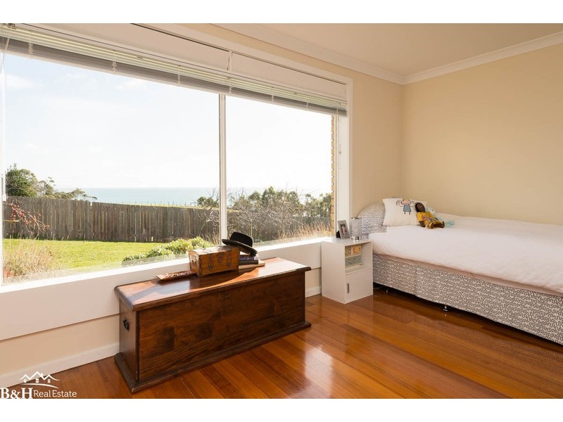 38 West Ridge Road, Penguin TAS 7316