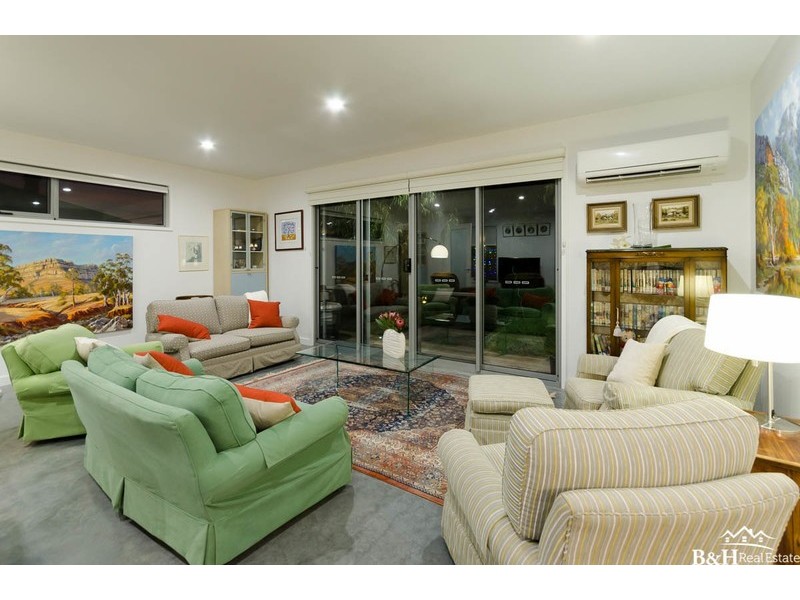 1/16 Main Street, Ulverstone TAS 7315