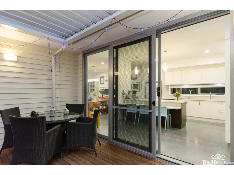 1/16 Main Street, Ulverstone TAS 7315