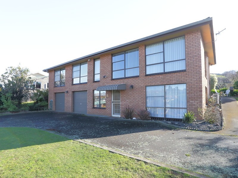 2 Greenacre Street, Upper Burnie TAS 7320