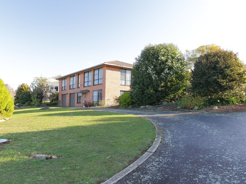 2 Greenacre Street, Upper Burnie TAS 7320