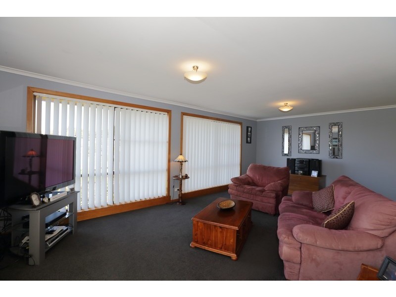 2 Greenacre Street, Upper Burnie TAS 7320