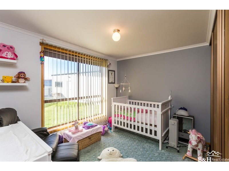 17 Roberts Court, Devonport TAS 7310