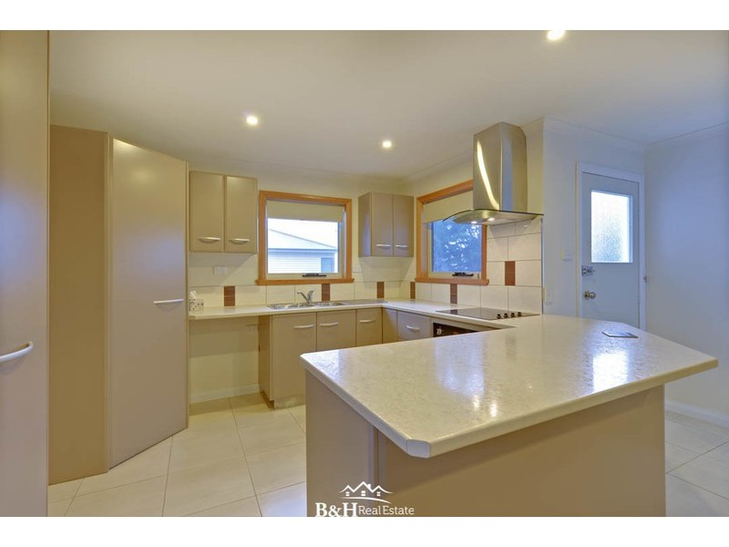 2 Verelle Street, Hillcrest TAS 7320