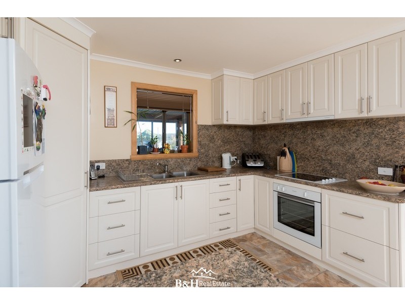 10 Dunn Street, Crayfish Creek TAS 7321