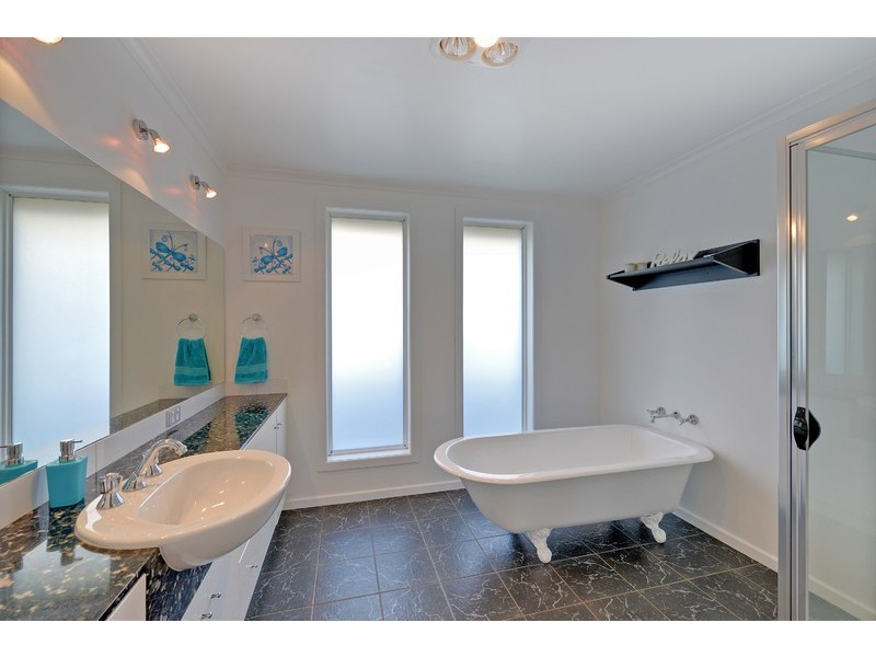 8 Boston Avenue, Cooee TAS 7320