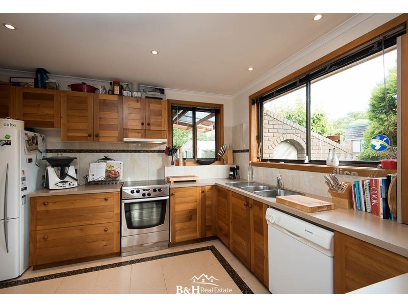 25 Westland Drive, West Ulverstone TAS 7315