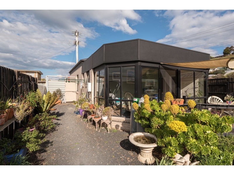 8 Dooley Street, Penguin TAS 7316