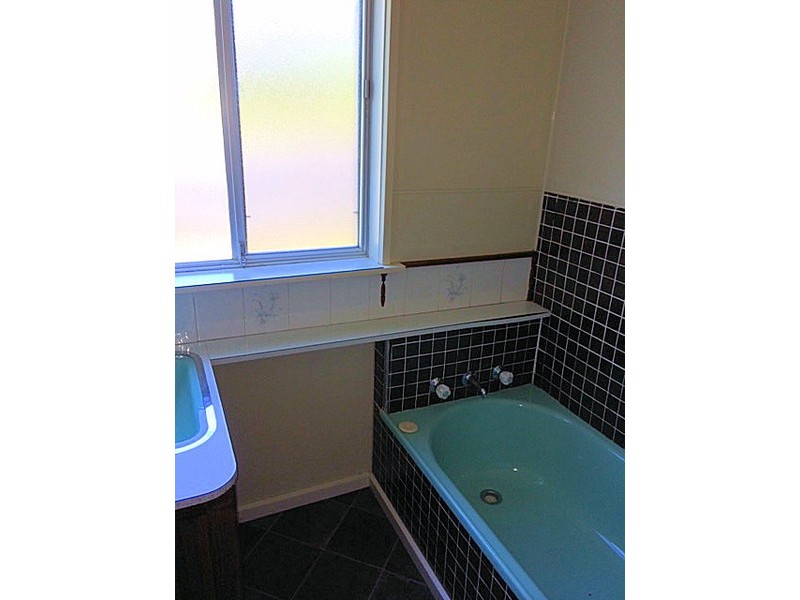 1 Chalk Avenue, Park Grove TAS 7320