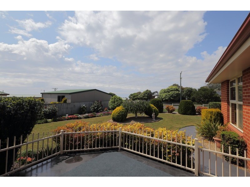 35 Seabreeze Avenue, Sulphur Creek TAS 7316