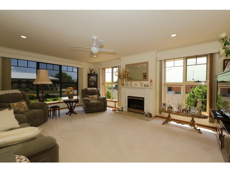 35 Seabreeze Avenue, Sulphur Creek TAS 7316