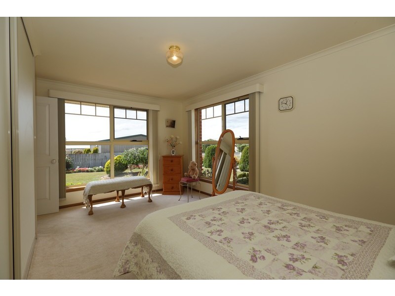 35 Seabreeze Avenue, Sulphur Creek TAS 7316