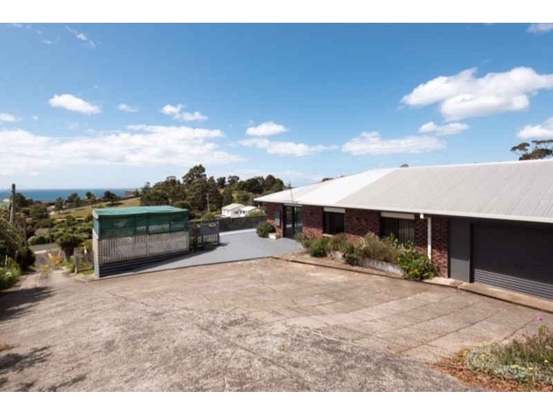 40 South Road, Penguin TAS 7316