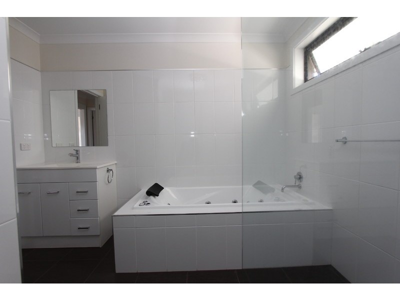 1/9 Platinum Drive, Park Grove TAS 7320