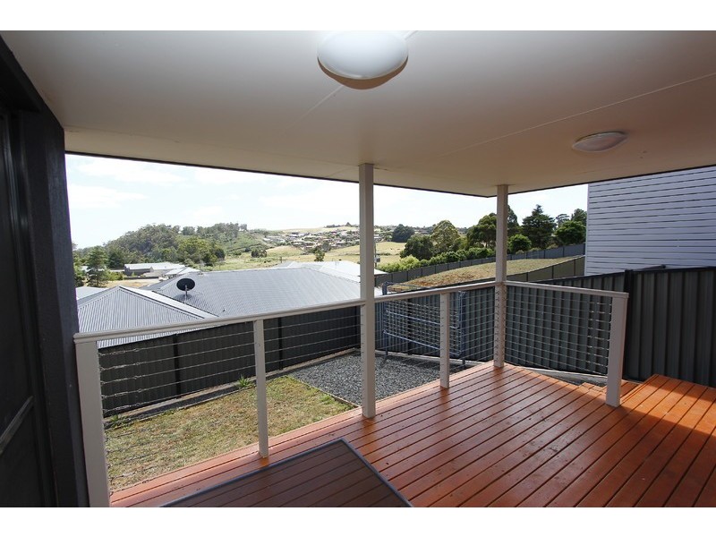 1/9 Platinum Drive, Park Grove TAS 7320