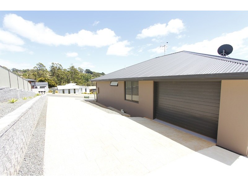 1/9 Platinum Drive, Park Grove TAS 7320