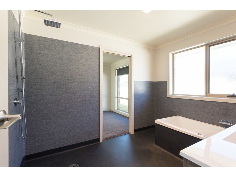15 Hales Street, Penguin TAS 7316