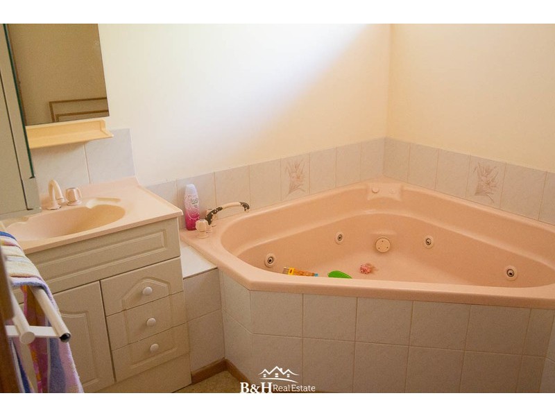 54 Blackwood Parade, Romaine TAS 7320