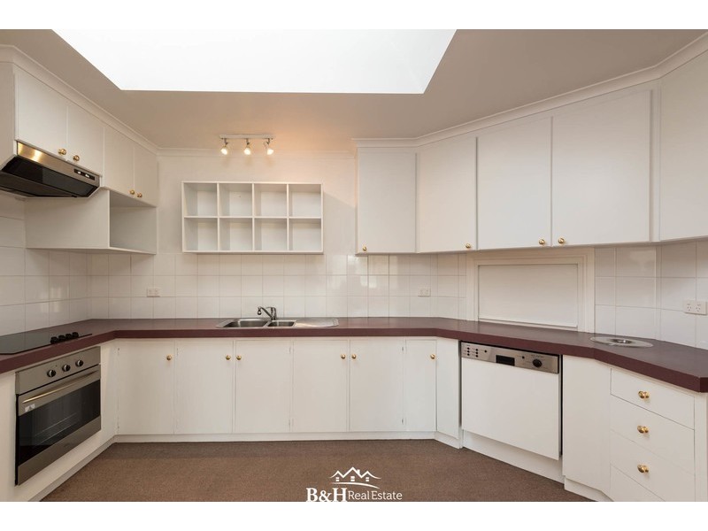 16 Hobbs Parade, West Ulverstone TAS 7315