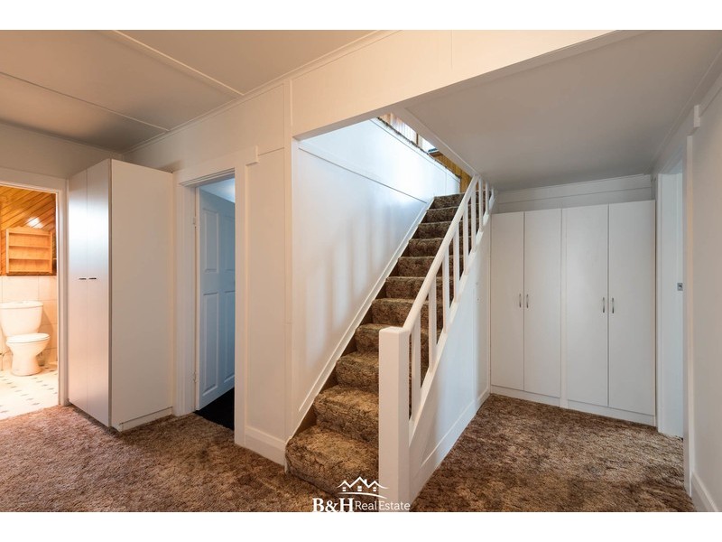 16 Hobbs Parade, West Ulverstone TAS 7315