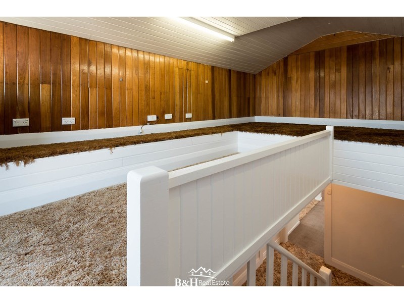 16 Hobbs Parade, West Ulverstone TAS 7315