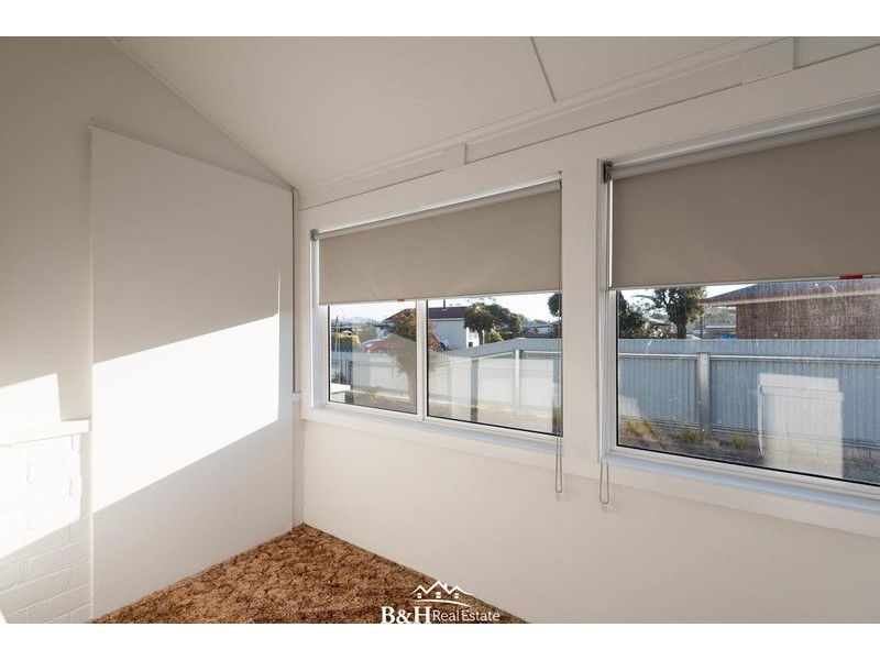 16 Hobbs Parade, West Ulverstone TAS 7315