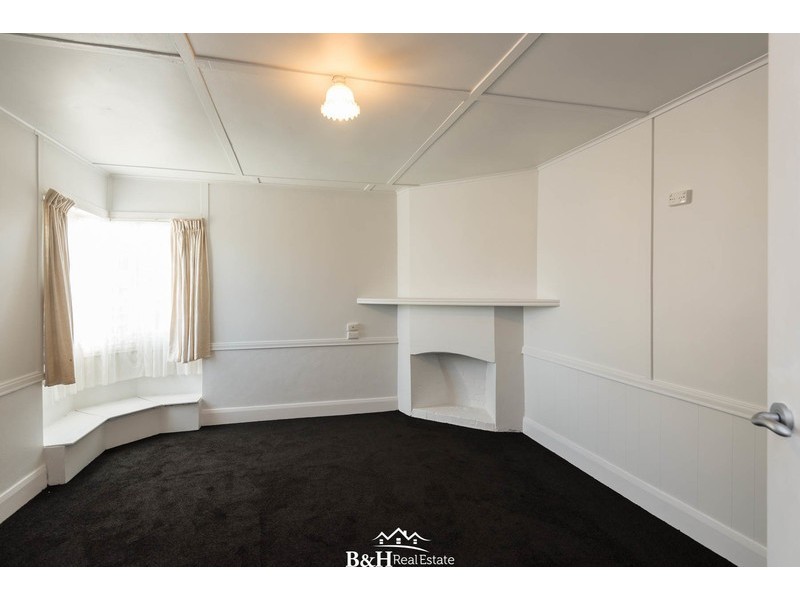 16 Hobbs Parade, West Ulverstone TAS 7315