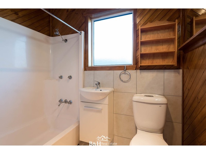 16 Hobbs Parade, West Ulverstone TAS 7315