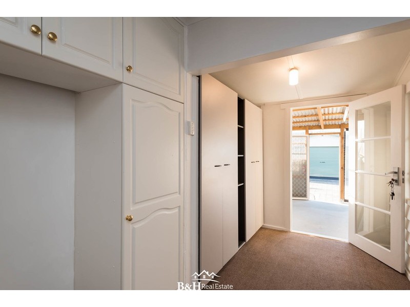 16 Hobbs Parade, West Ulverstone TAS 7315