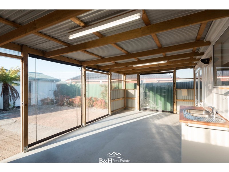 16 Hobbs Parade, West Ulverstone TAS 7315