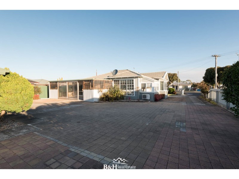 16 Hobbs Parade, West Ulverstone TAS 7315